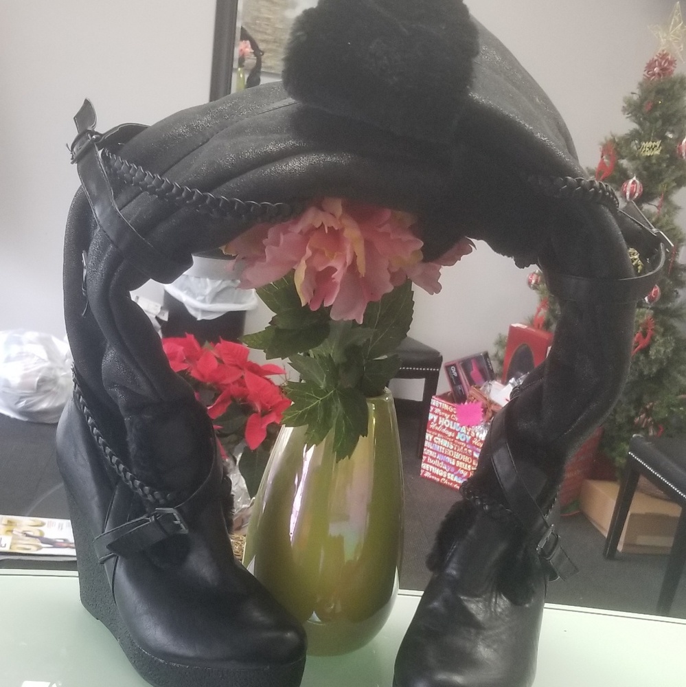 Boots - Picture 2 of 4